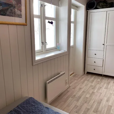 Helt Hus Med Høy Standard Og Sentral Beliggenhet