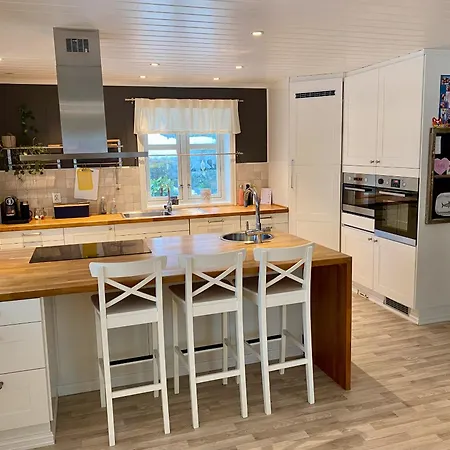 Helt Hus Med Høy Standard Og Sentral Beliggenhet *