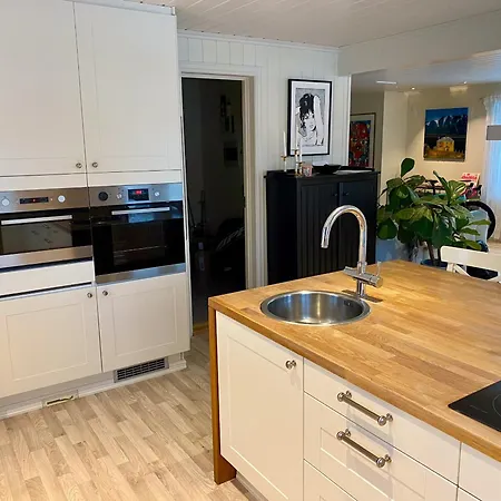 Helt Hus Med Høy Standard Og Sentral Beliggenhet Ferienhaus *